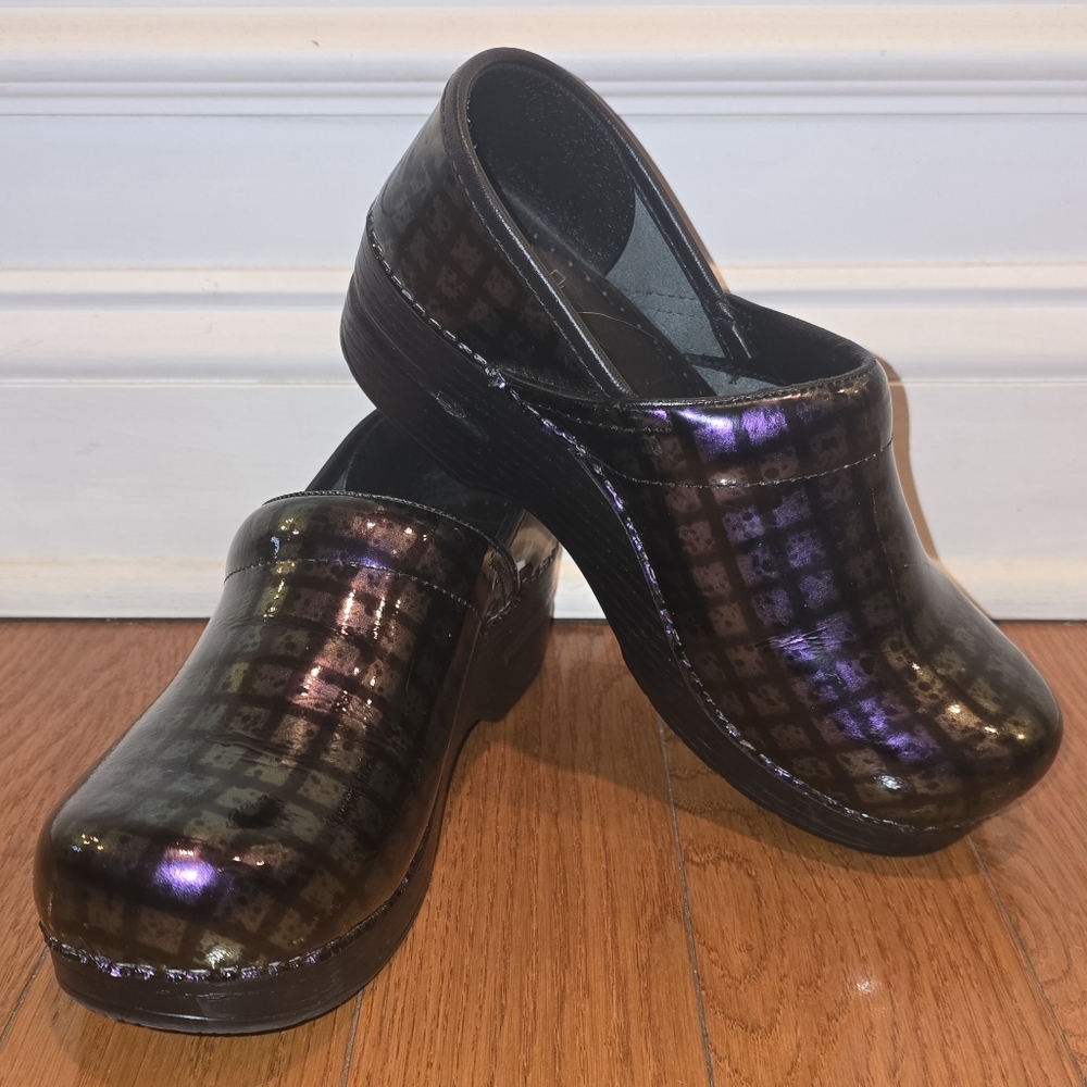 DANSKO Nursing Clogs Multicolor Patent Leather Iridescent Grid Sz 37 US 6.5